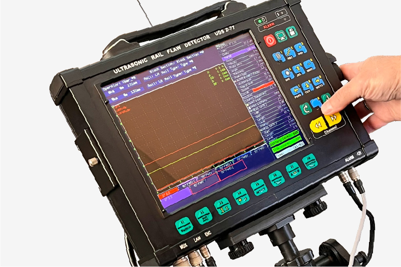 The display of the ultrasonic mechanized flaw detector for the inspection of one rail line UDS2-77